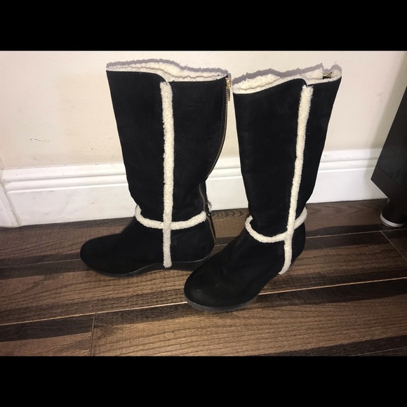 Boots - Picture 4 of 6